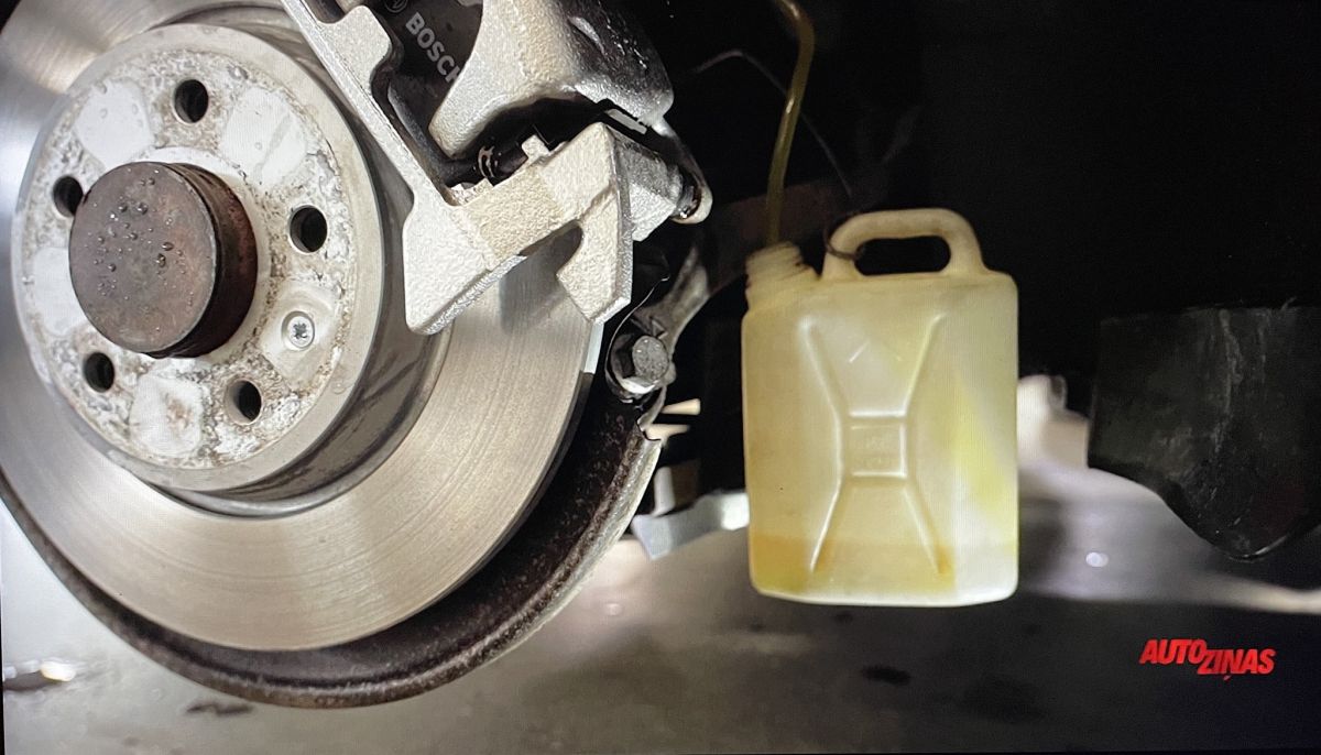 “Master Tip”: Changing the brake fluid.  Trifle?  As if (+ VIDEO)