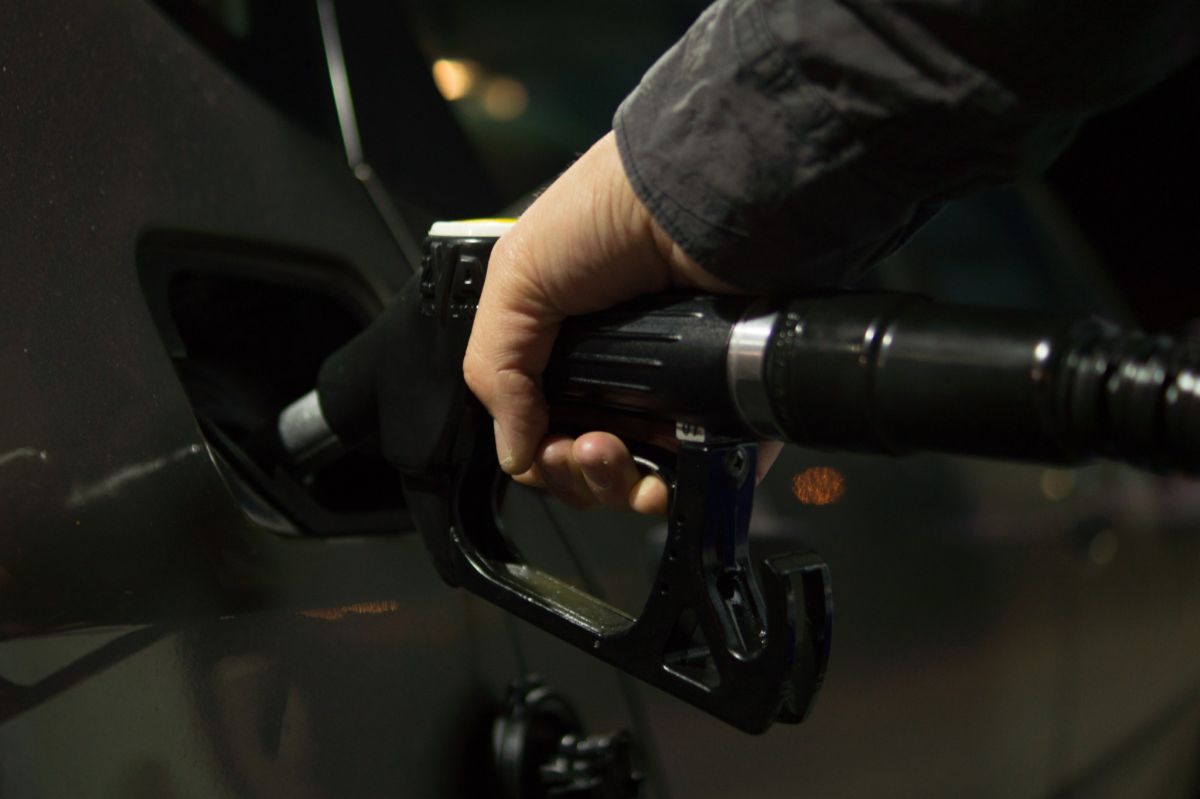 Expert: Changes in fuel prices affect the electric car market