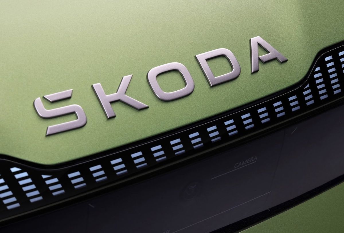 Škoda offers the new emblem and layout design (+ Video clip)