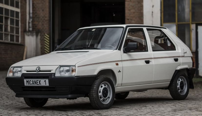 “Rare 30-Year-Old Škoda Favorit in Perfect Condition Sells for 24,000 Euros”