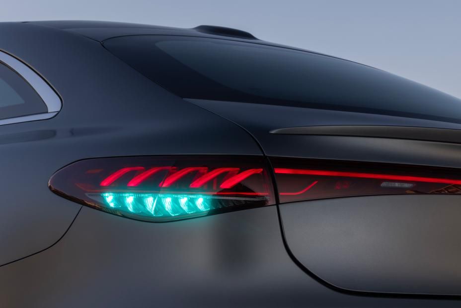 Mercedes-Benz Receives US Approval for Turquoise Marker Lights for Automated Driving