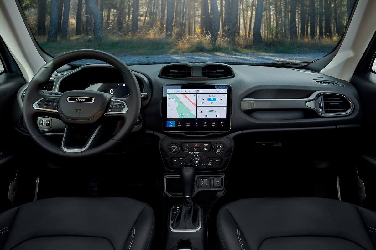 Jeep Renegade Modernized with Enhanced Multimedia System and Lower Fuel Consumption