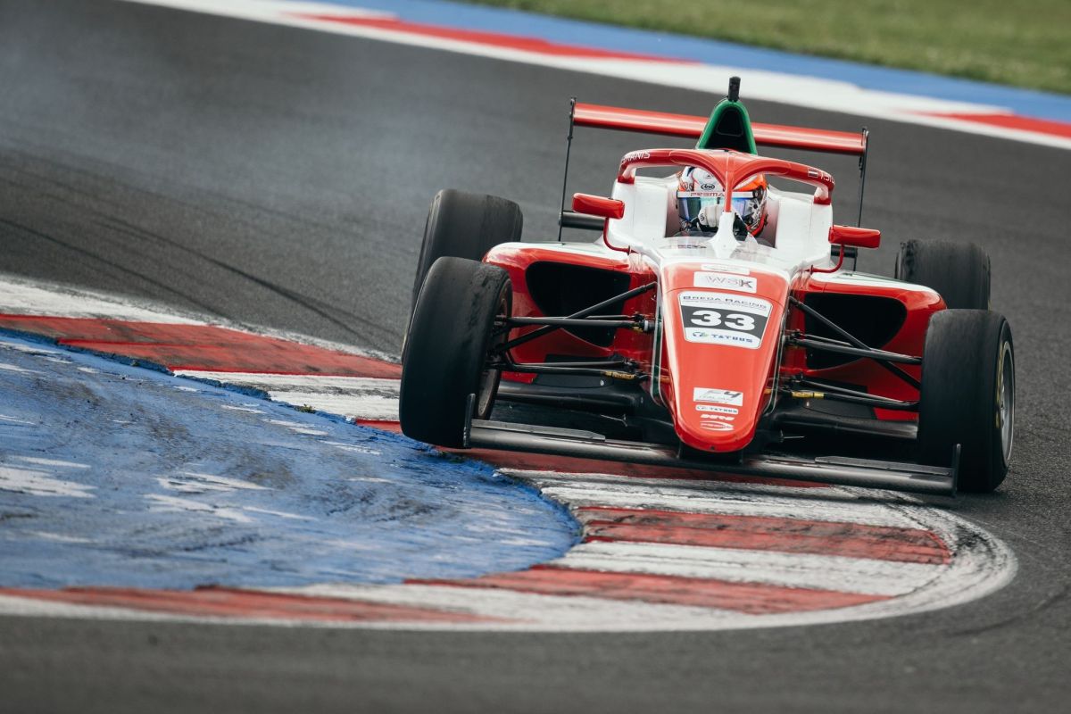 Grande velocità e podio nella classe Rookie per Stolzerman al debutto nel campionato italiano di F4