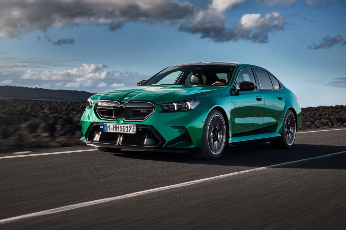 727馬力、電気モードで65km走行可能なハイブリッド – BMWが新型M5を発表（+写真）