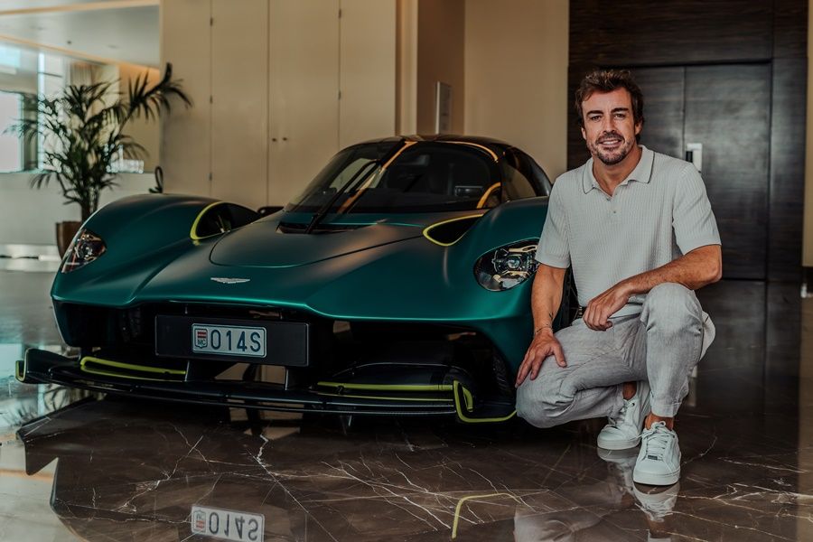 フェルナンド・アロンソが300万ドルのヴァルキリースーパーカーを入手（＋写真）