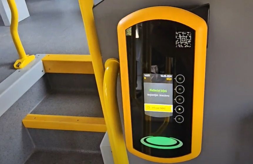 Vivi 旅客列車に乗るなら朗報です – 入口の機械でチケットを登録してください (+ ビデオ)