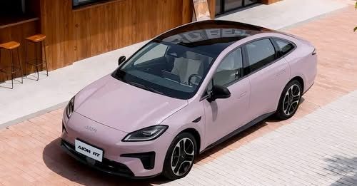 100,000元未満、12,000ユーロ未満-GAC近代化された電気セダンアイオンRT