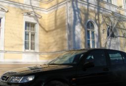 Pavadīju garas nedēļas mēģinot atrast auto, kurš pilnībā atbilstu manām sākotnējām vēlmēm. Skaidri zināju, ka vēlos tieši Saab 9-5, ne vecāku par 1999.gadu, vismaz 2.3 motoru un vēlams Aero ar maksimā