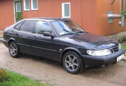 Nu tad padalīšos savā pieredzē ar SAAB 900 NG, 2.0T. Iegādāts tieši pirms gada. Bij pienācis laiks nomainīt veco 9000 pret kaut ko citu. Biju jau nosolījies nepirkt hečbeku, jo reāli bija iekretinējuš