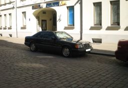 Mercedes 300 CE-24 1990