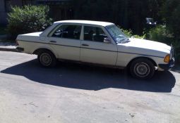 Mercedes W123 230E 1984