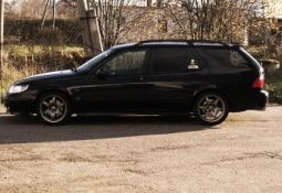 Nu tad tagad stasts bus par manu otro dzive SAABU 9-5 AERO wagon 2002gada ar 250 lopiņiem:) Kad pardevu iegadajos Griffinu iegadajos VOLVO S80 2.9 ,,bet pec paris menešiem braukšanas ar viņu sapratu k