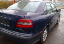 Esmu braucis ar dažādām auto markām, bet nesen iegādājos savu pirmo VOLVO S40 1.9d dīzeli 1999.gada maija izlaiduma - par 3000 Euro. Tas vēl ir vecais modelis pirms atjaunošanas. Aprīkojumā ir pusādas