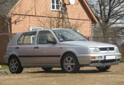 Pirms gada biju izvēles priekšā, kādu pirmo auto iegādāties līdz 2000 Ls vērtībā. Tā kā saprotams, ka benzīns ir jāpērk un šis tas autiņam jānomaina, nolēmu auto iegādei atlicināt max 1700 Ls, lai vēl
