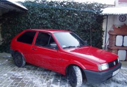 Man ļoti patīk šeit palasīt citu pieredzi par saviem auto un tapēc nolēmu uzrakstīt par savu auto. Manā īpašumā ir 92 gada VW polo. Šis man pieder jau 1.5 gadi. Nepirku sev tādu, uzdāvināja, bet nacās
