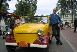 Neliels apraksts par manu auto. С-3-А Ražošanas gads: 1958-1966-1970 2-vietīgi invalīdu motorratiņi ar aizmugurē novietotu motoru motors: Иж-49 8z.s./3200abgr/min, 1-cilindra a