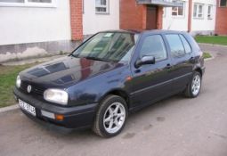 Kad bija izmēģināti vairāki autiņi, kādā Rumbulas autoplacī mans skatiens apstājās pie tumši zila GOLF III dīzeļaparāta ar 1.9l parasto dīzeļmotoru. Ārēji izskatījās ļoti glīti - lai arī, protams, var