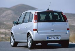 Auto iegādājos šā gada marta sākumā, t.i., pirms 1. maija :0) Dati: Z 1.6 XE-DOHC 74 kW, 100Zs Opel Meriva Essentia - standarta aprīkojumā ietilpst pilnībā cinkota virsbūve ar 12 gadu garantiju pret c