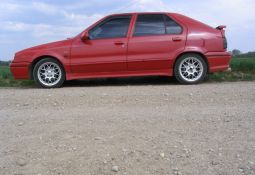 motors: 1.8 16v patērē (skatoties kaa brauc ;p) ~ 10/100 nobraukums, ja var ticēt spidometram - 29040 Par eertiibaam nesuudzos. - Jaunas redzerves daļas ir dārgas, bet lietotas atrast pagrūti. Stūres 