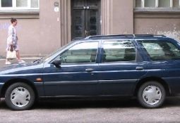Ford Escord, 1996g, 1.8Tdi, nopirkts 2 gadi atpakaļ, pa to laiku nobraukts ap 70 tūkstošiem kilometru. "PLUSI" + Degvielas patēriņs uz trases tiešām priecē - ja brauc "uzmanīgi" un ar labu degvielu ta