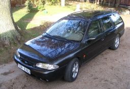 Ford mondeo ghia 2.5V6, tika mekleets auto ar adas saloonu, bet gruti ko bija atrast, tika apskatiits viens ar melnu salonu, nu fors jau tas salonins bet tas auto tads apnurciits, tad atradaas velvien