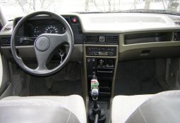 Pirku pagājušo gad decembrī Tuķī(Tukumā)1.3L, 4-ātr. no viena auto plača atslēdznieka.Auto bija viņa,bet ne plača.pa 345Ls.Izskatijās kopt,arkas un sliekšņi metināti.Atbraucu uz Rīgu.kādu menesi pabra