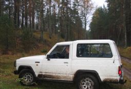 3,3 turbodīzelis. Pirku lai būtu ko lauzt. Rūsē bundža. Izturīga ritošā daļa. Motors - riktīgi nobraukts, taču problēmas ar piestartēšanu aukstumā nav (vēl jau gan nav bijis aukstums tā ap -20...) Mot