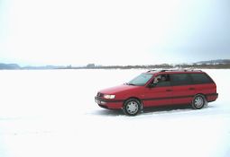 Passat Variant cienītājiem! Varu diezgan objektīvi pastāstit par šo modeli,jo braucu ar 1995g.modeli no"" nullītes"-tas tika iegādāts uzņēmumam. Pašlaik nobraukts 330 000 km-gandrīz 10 gadi.Noskrējien