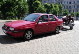 Pievienots: Ar šo auto esmu nobraucis ap 5000km. Pēc pirkšanas nomainīju lambdu (bosch), bukses, tika restaurēts lodbalsts. Nekā dārga tur nebija. Benzīna patēriņš - kā spied, tā arī lej. Uz šosejas v