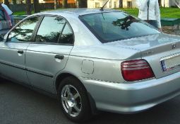 Honda Accord 1.8i V-TEC, 2002.gads, 136 ZS. Iepirku uzreiz pēc tam, kad tai beidzās 3 gadu garantijas laiks Bensonā! Uzreiz nācās iegrūst auto ap 300 Ls, kas gan nav nekas salīdzinot ar to, ko nomainī